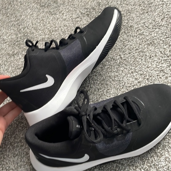 Men’s Nike Air Precision II Basketball Shoes - Picture 7 of 10